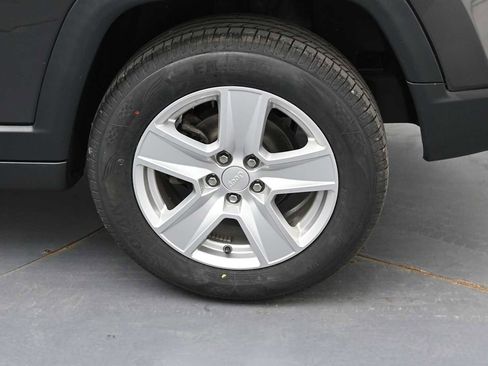 Used 2022 Jeep Compass Latitude w/ Convenience Group AWD/4WD image 5