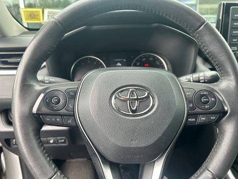 Used 2022 Toyota RAV4 XLE w/ Convenience Package AWD/4WD image 5