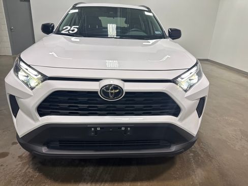 Used 2025 Toyota RAV4 LE AWD/4WD image 7