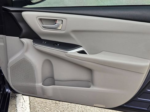 Used 2016 Toyota Camry LE FWD image 28