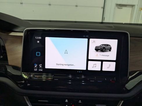 Used 2025 Volkswagen Atlas SE AWD/4WD image 21