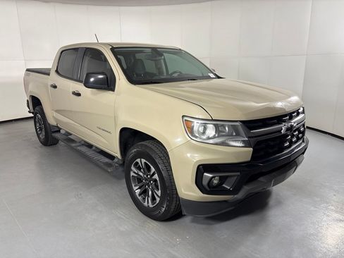 Used 2021 Chevrolet Colorado Z71 RWD image 2