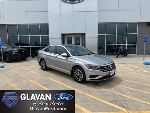 Used 2019 Volkswagen Jetta SE FWD image 1