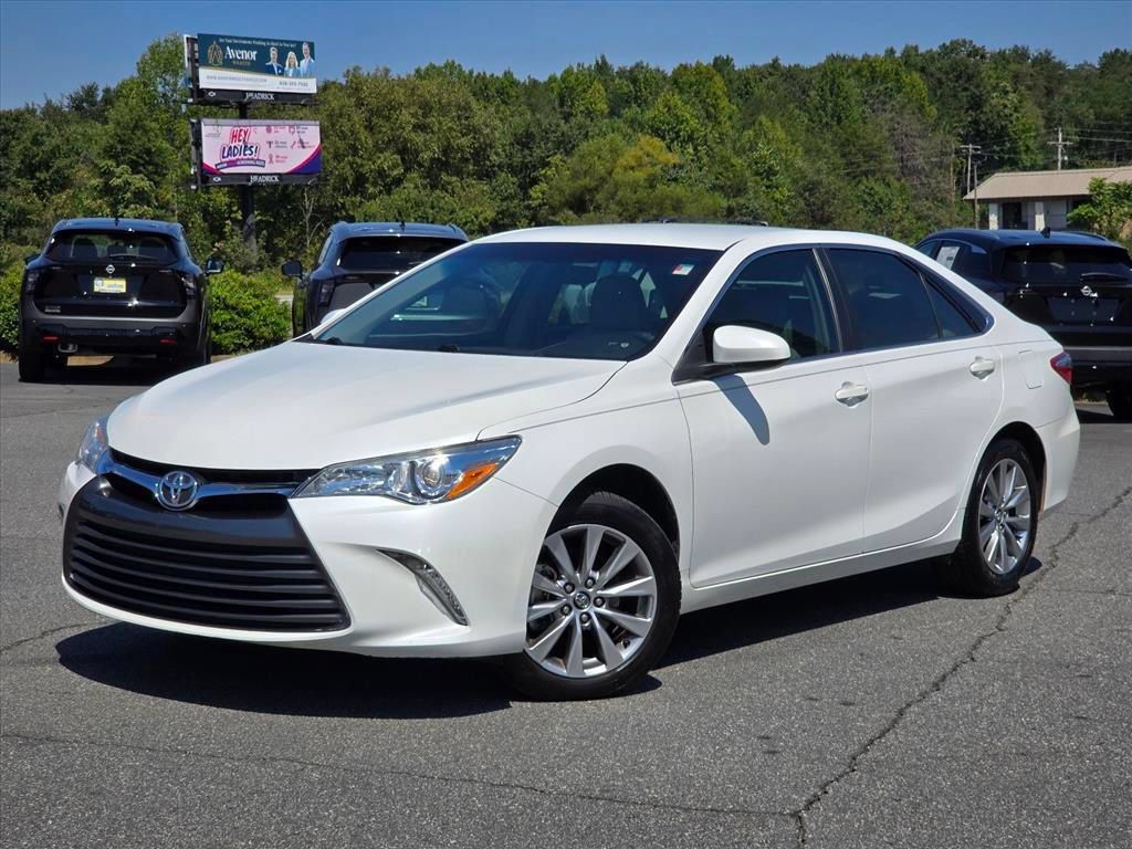 Used 2017 Toyota Camry XLE FWD image 2