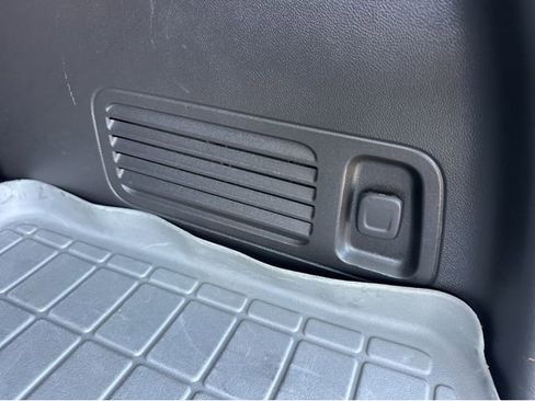 Used 2019 Buick Enclave Essence image 20