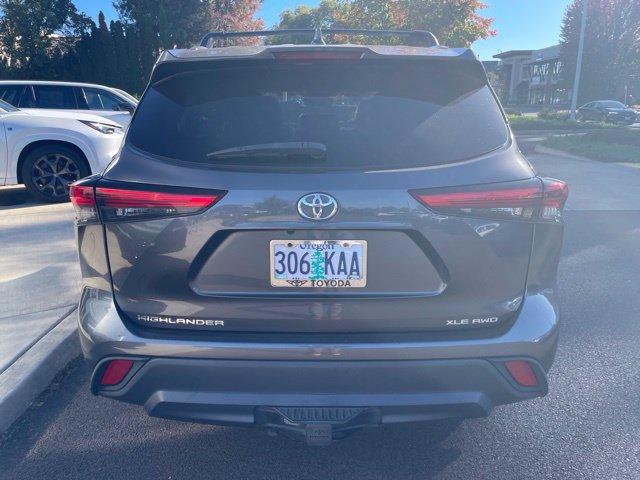 Used 2020 Toyota Highlander XLE AWD/4WD image 6
