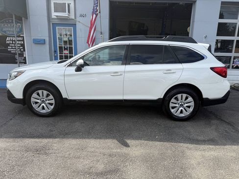 Used 2018 Subaru Outback 2.5i Premium AWD/4WD image 6
