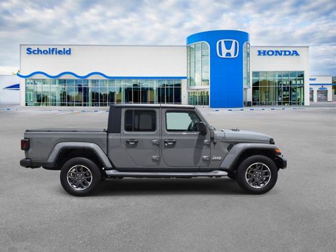 Used 2021 Jeep Gladiator Overland AWD/4WD image 2