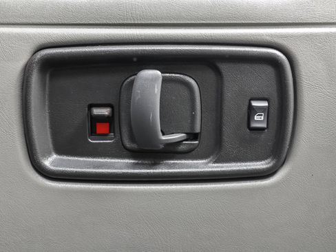 Used 2025 Chevrolet Express 3500 LT w/ LT Preferred Equipment Group RWD image 34