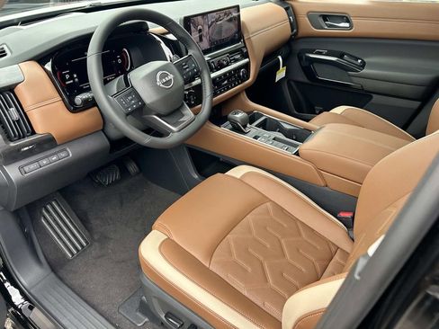 New 2026 Nissan Pathfinder Platinum w/ Lighting Package FWD image 14