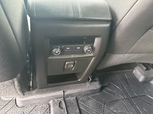 Used 2023 Chevrolet Traverse LT AWD/4WD image 24