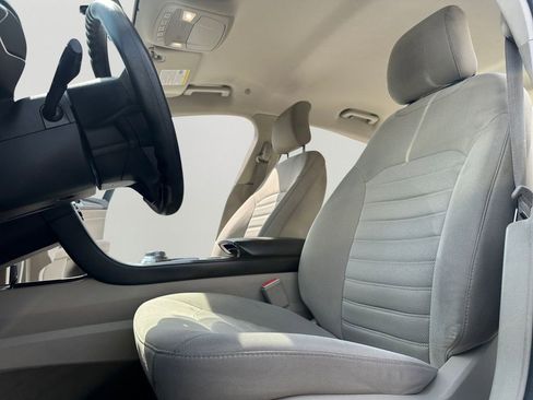 Used 2018 Ford Fusion SE FWD image 19