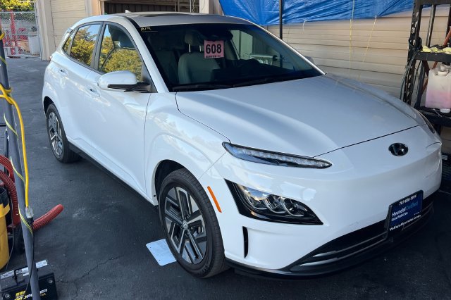 Certified 2023 Hyundai Kona Limited w/ Cargo Package FWD image 2