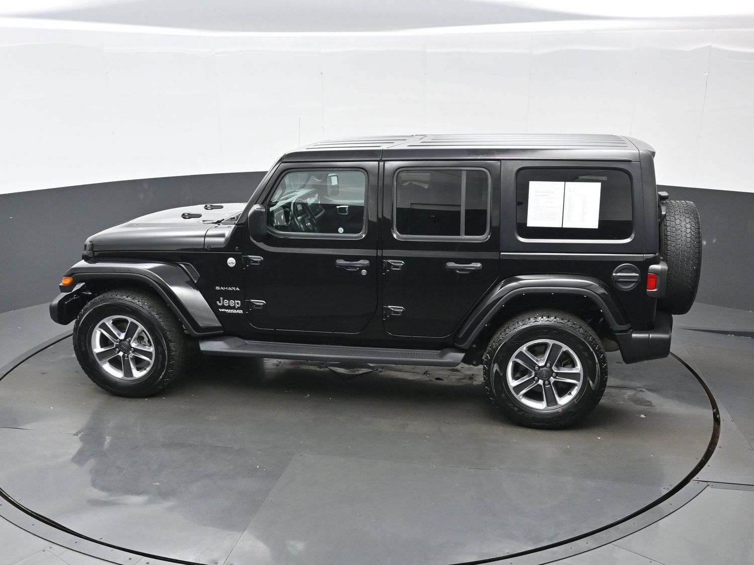 Used 2021 Jeep Wrangler Unlimited Sahara w/ Cold Weather Group AWD/4WD image 34