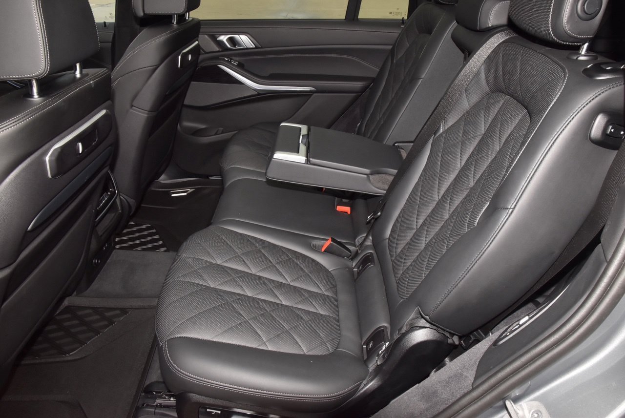 Used 2024 BMW X7 xDrive40i w/ M Sport Package AWD/4WD image 14