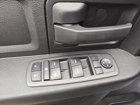 Used 2022 RAM 2500 Tradesman w/ Chrome Appearance Group AWD/4WD image 17
