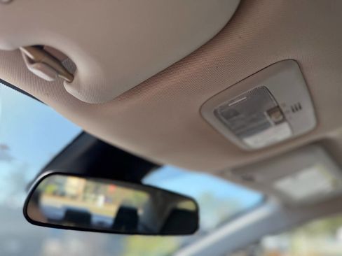 Used 2018 Toyota Corolla LE image 23