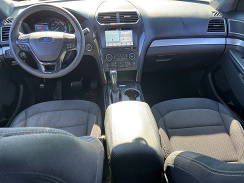 Used 2017 Ford Explorer XLT w/ Equipment Group 201A image 14