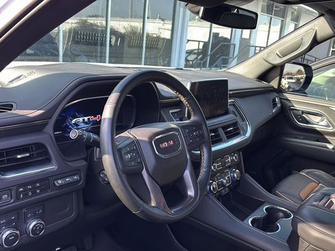 Used 2023 GMC Yukon AT4 w/ Technology Package image 10