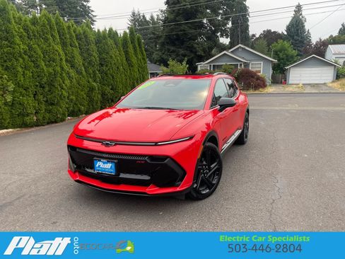Used 2025 Chevrolet Equinox EV RS FWD image 2