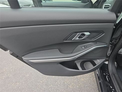 Used 2025 BMW 330i Sedan image 10