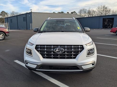 Used 2025 Hyundai Venue Limited image 3