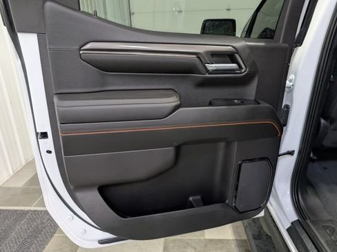 Used 2024 GMC Sierra 1500 AT4 w/ Technology Package AWD/4WD image 9