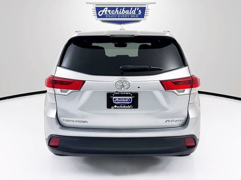 Used 2018 Toyota Highlander XLE AWD/4WD image 7