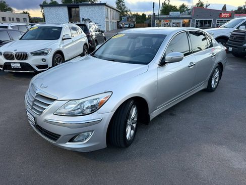 Used 2013 Hyundai Genesis 3.8 RWD image 5