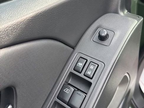 Used 2024 Nissan Frontier SL image 13