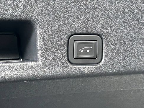 Used 2024 Chevrolet Traverse RS FWD image 51