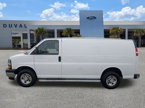 Used 2024 Chevrolet Express 2500 w/ Driver Convenience Package RWD image 7