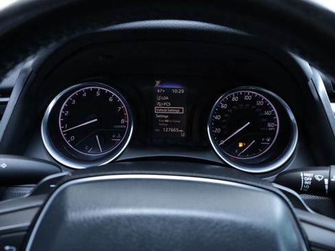 Used 2020 Toyota Camry SE FWD image 31