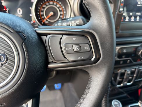 Used 2023 Jeep Wrangler Unlimited Sport AWD/4WD image 17