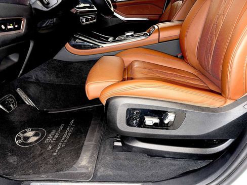 Certified 2024 BMW X7 xDrive40i w/ M Sport Package image 10