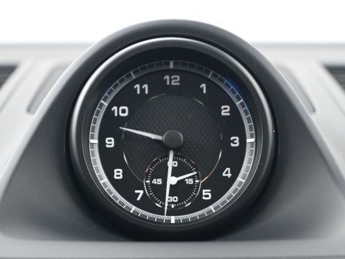 New 2026 Porsche Macan image 12