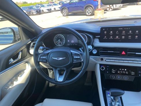 Used 2025 Genesis G70 2.5T image 36