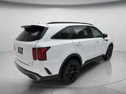 Used 2023 Kia Sorento SX AWD/4WD image 5