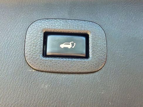 Used 2019 Nissan Armada SV w/ Driver Package RWD image 14
