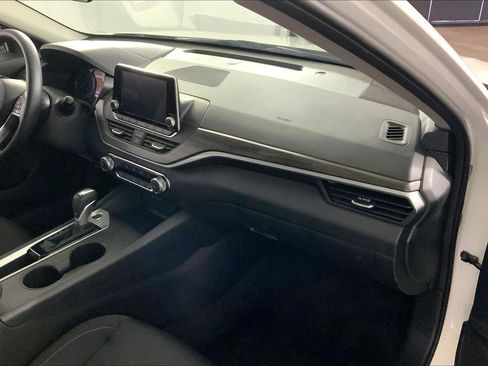 Used 2025 Nissan Altima 2.5 SV FWD image 16