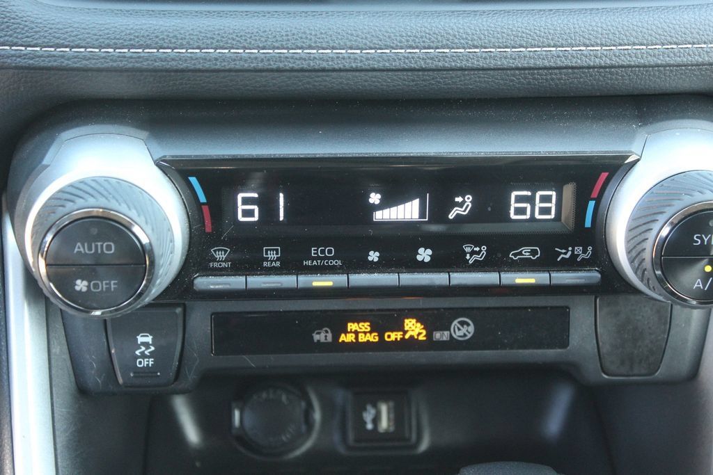 Used 2024 Toyota RAV4 LE AWD/4WD image 22
