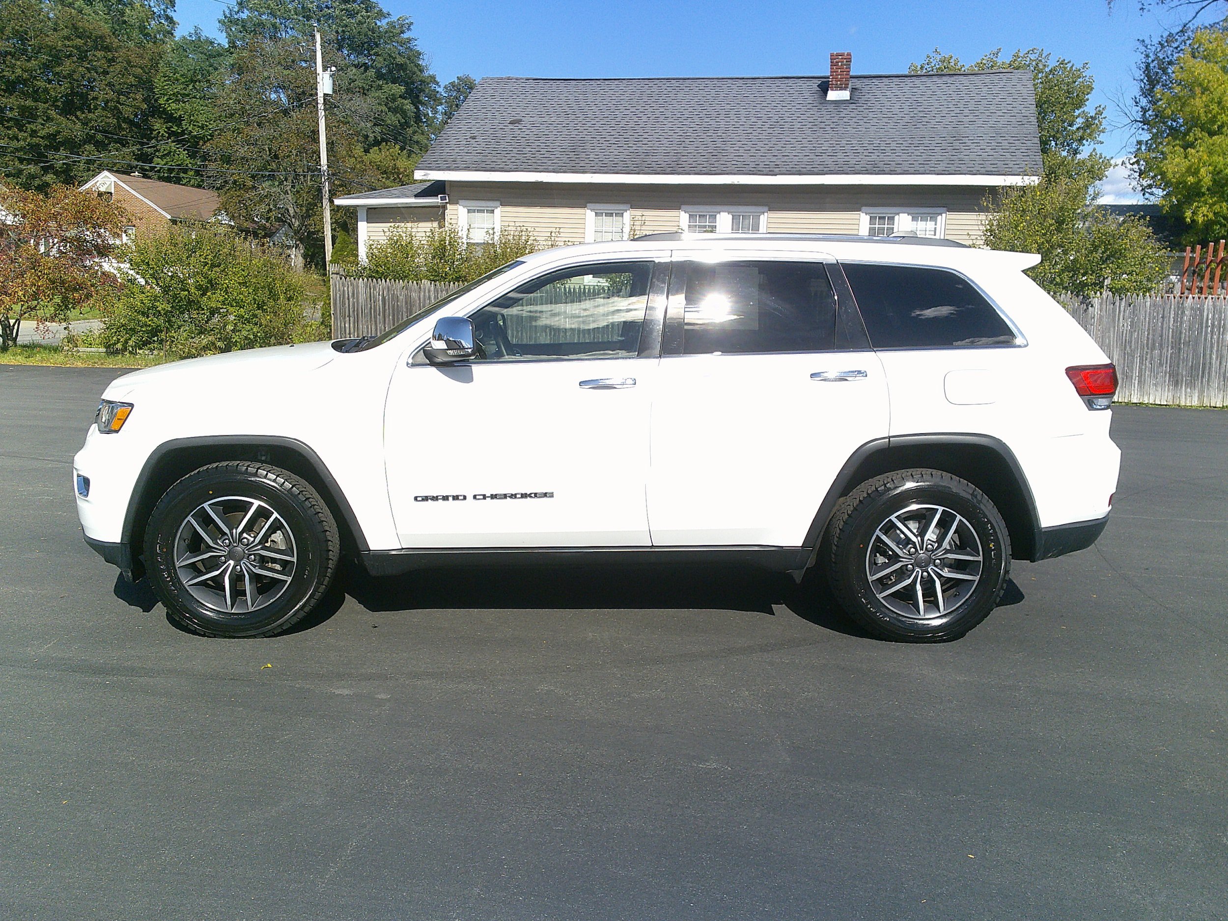 Used 2020 Jeep Grand Cherokee Limited AWD/4WD image 12