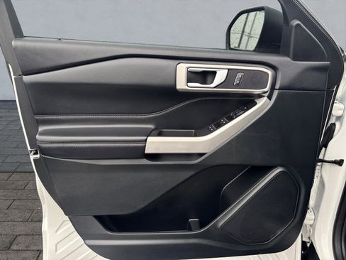 Used 2024 Ford Explorer XLT w/ Equipment Group 202A image 10