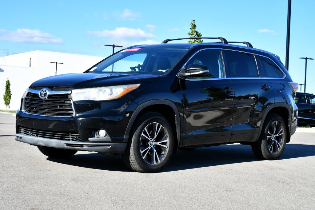 Used 2016 Toyota Highlander XLE AWD/4WD image 3