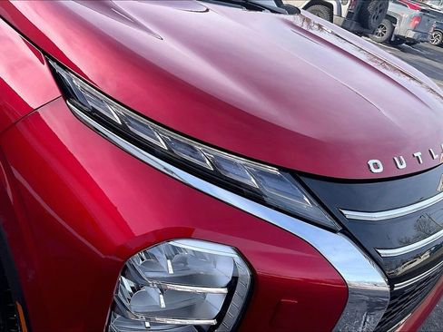 Used 2025 Mitsubishi Outlander ES image 27