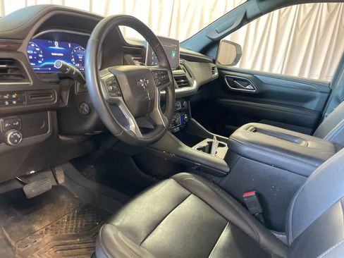 Used 2023 Chevrolet Suburban Z71 w/ Luxury Package AWD/4WD image 22