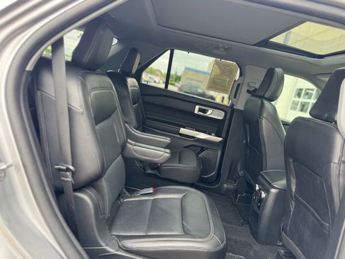 Used 2021 Ford Explorer Limited w/ Equipment Group 301A AWD/4WD image 34