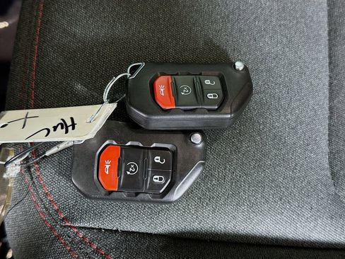 Used 2025 Jeep Wrangler Unlimited Rubicon w/ Convenience Group AWD/4WD image 33