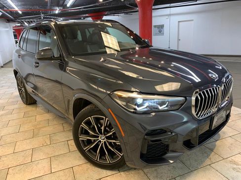 Used 2022 BMW X5 xDrive40i w/ M Sport Package image 3