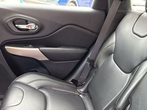 Used 2018 Jeep Cherokee Limited AWD/4WD image 28
